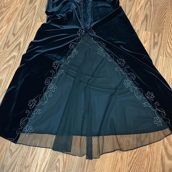 Vintage Black Evening Gown, silver designs, maxi dress, Dave & Johnny, 11/12 - Picture 9 of 11